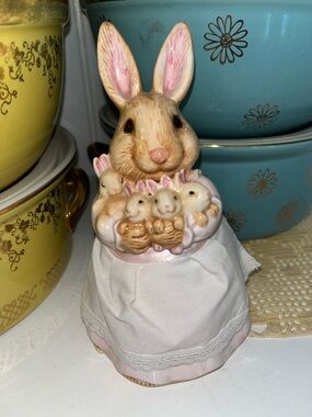 Vintage Schmid Beatrix Potter Musical Figurine of Mrs. Rabbit